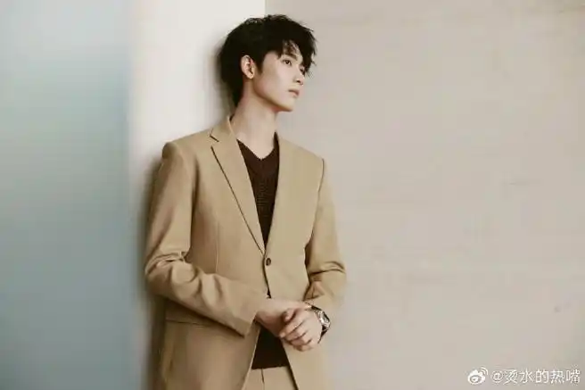 黄俊捷北影节红毯生图##黄俊捷出发图是自己画的