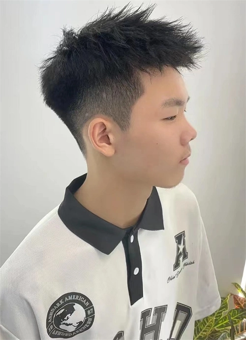韩式男生前刺发型 清爽利落巨显帅_男士短发 - 美发站