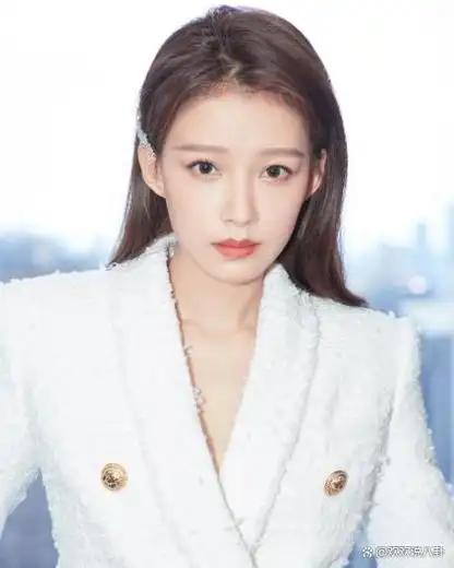 30岁孙怡,性感"小野猫"!魔鬼身材饱满有料!