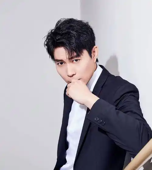 从电视剧龙套到贺岁档大咖开心麻花艾伦凭傻走红