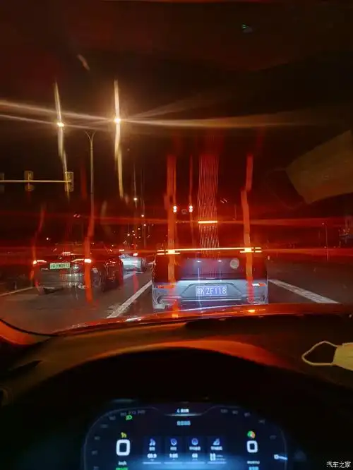 车窗一直有油雾特别是在晚上一片模糊