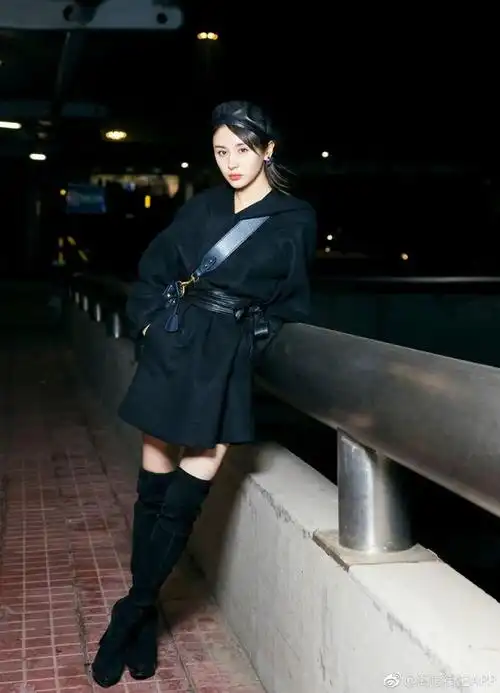 金晨居然和张继科在一起了?生图的腿也太太太绝了吧!