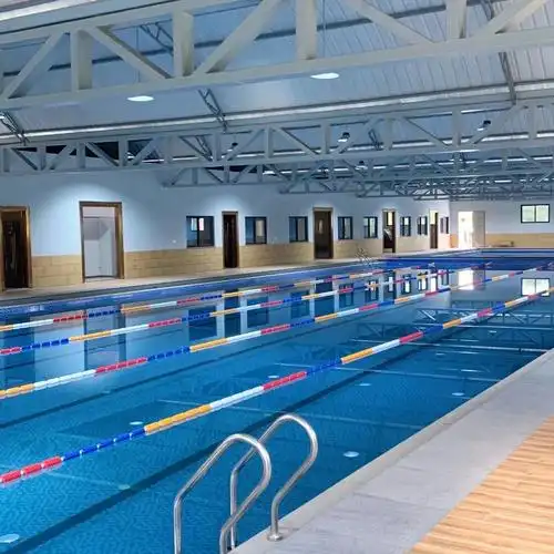 在高新区发现一家室内游泳馆