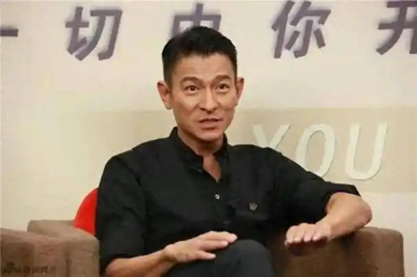 一代巨星刘德华_家庭_挑战_年龄