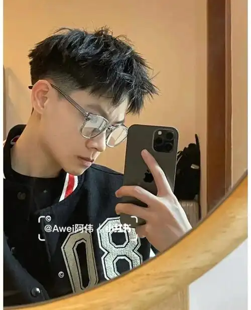 男生短发钢夹烫发型