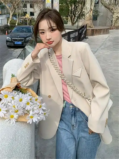 2022春秋新款休闲双排扣小个子西服#穿搭  #白色西装 #米白色西装搭配