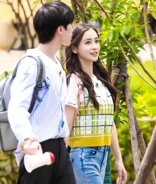 baby和蔡徐坤照片曝光,颜值超高,手部皮肤颜色令网友怀疑眼睛!|杨颖|