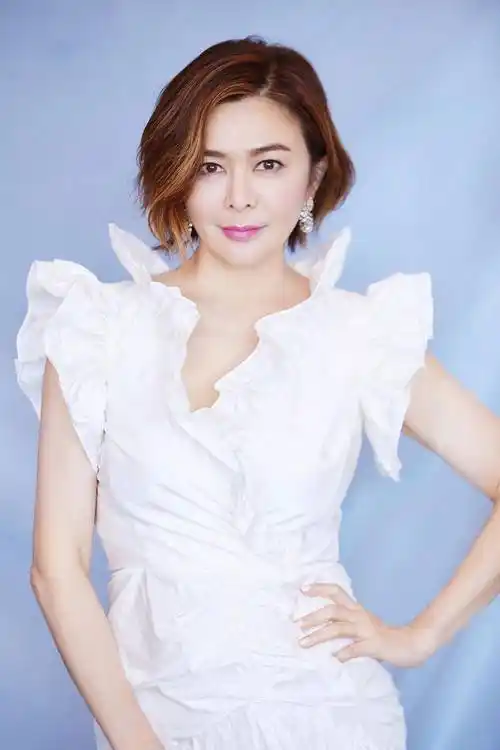 曾是"香港第一美人",60岁的关之琳芳华依旧,鹤立鸡群_明星_时尚_成功