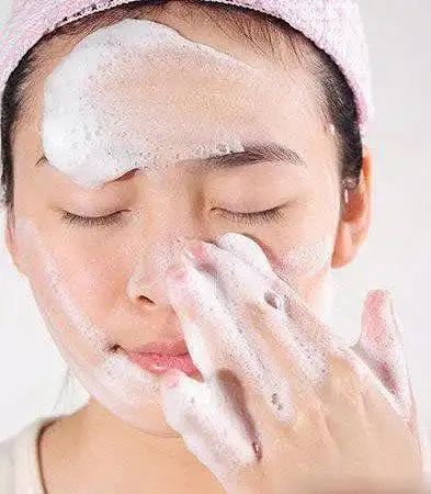 洗面奶的正确使用方法 这样洗脸才不会白洗