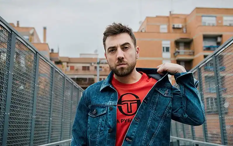 意语新单mv意大利男歌手coez携手giannanannini献唱新单motivo