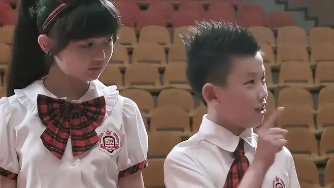 快乐酷宝:乐乐的乐器都是玩具,杰飞当着婷婷的面嘲笑他-母婴亲子视频