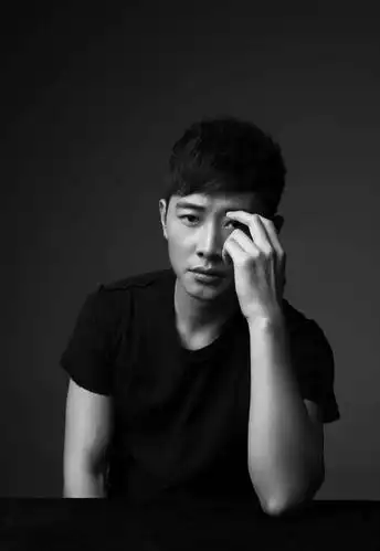 80后的罗晋,不仅有成年男人的成熟气质,还有小鲜肉般的帅气