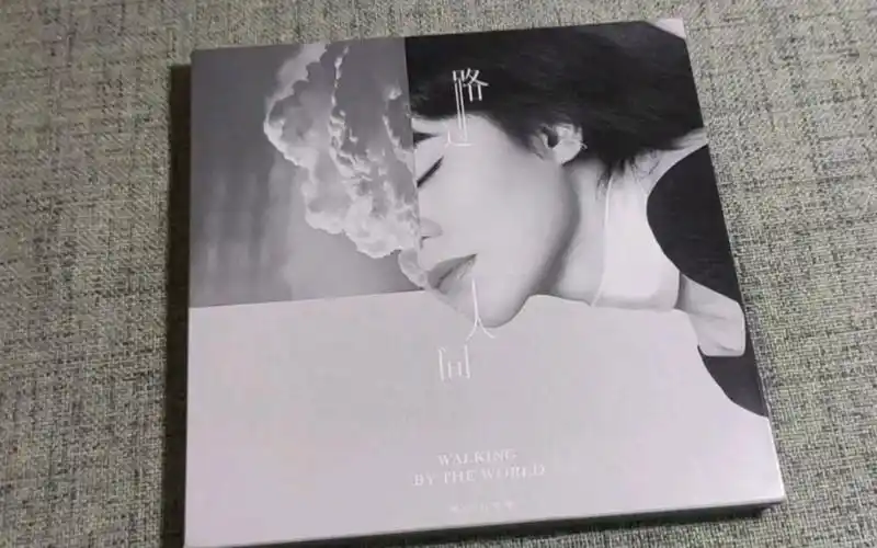 郁可唯《路过人间》专辑开箱