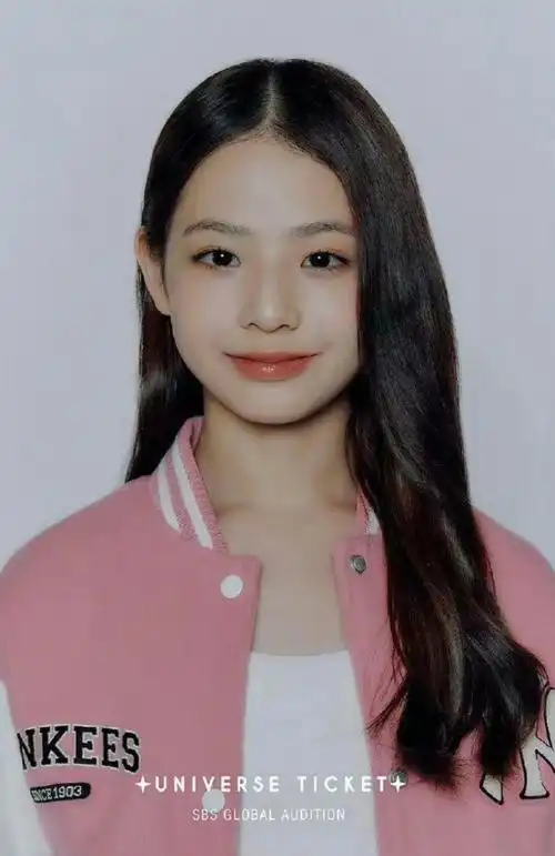 韩国13岁出道女孩