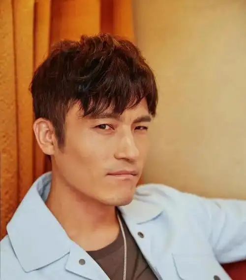 演员耿乐:与孔琳分手后,娶圈外妻子生一子,终获幸福