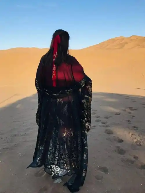 来库木塔格沙漠秒变古风小仙女穿越千年只为遇见你