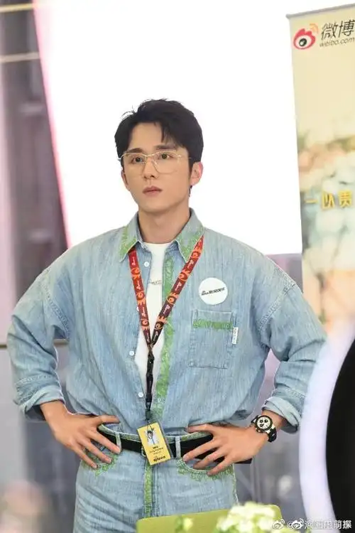 张新成左手冲浪