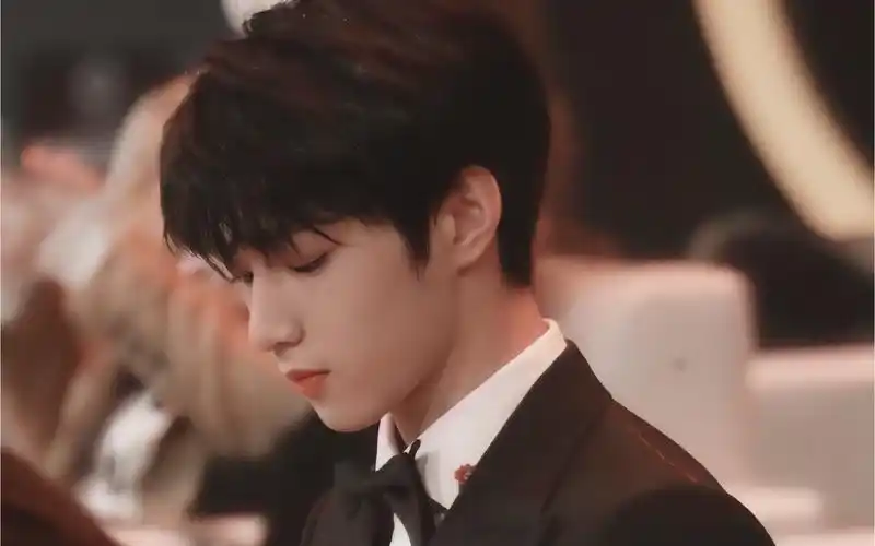 微博之夜刘耀文红毯 颁奖_哔哩哔哩 (゜-゜)つロ 干杯~-bilibili