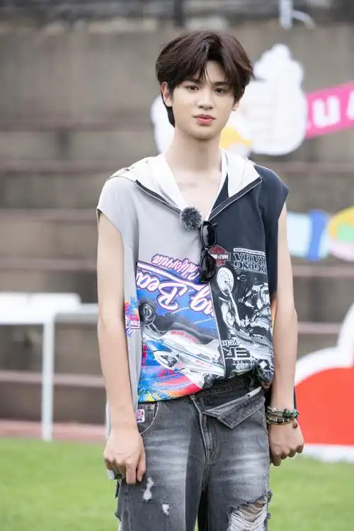 黄明昊全力以赴的行动派##全力以赴的行动派