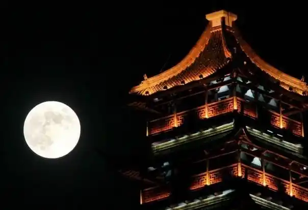 > || 更新时间:2015-04-18 颜色分 炫彩 关键词:  中秋节 月亮 八月