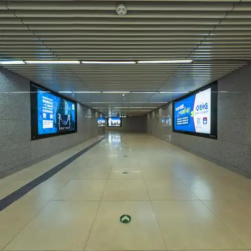 地铁8号线通道全景拍摄