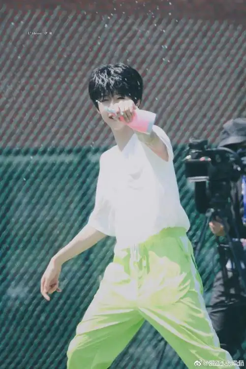 这女友视角绝了,大学生@时代少年团-贺峻霖未来可期