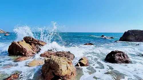 最美丽最经典线,屏山傍海礁海石.蓝蓝天和蓝蓝海,无敌海景美如画.