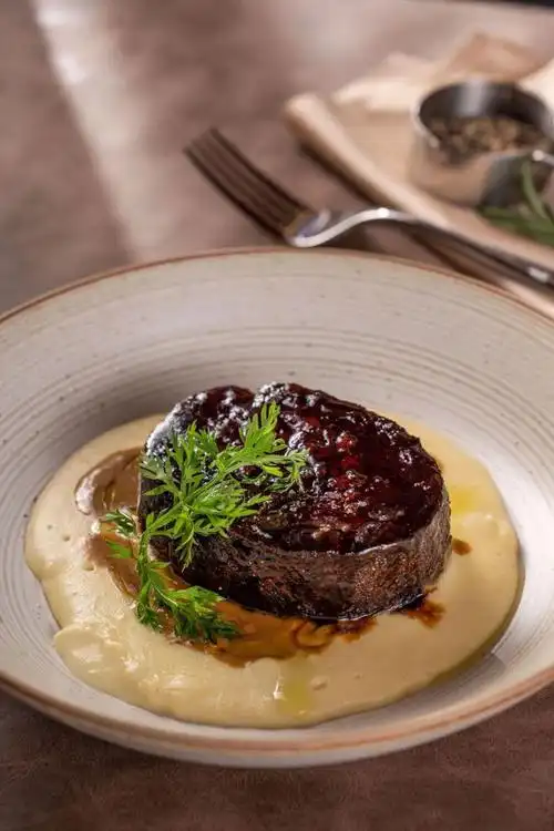 餐厅的厨师们在保留传统意大利菜肴风味的同时,选用更新鲜的食材,不断