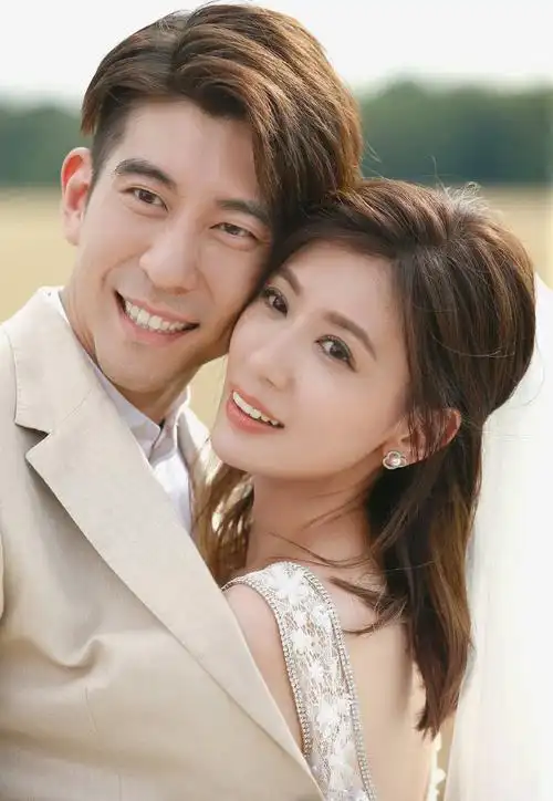 贾静雯公开未曾曝光婚纱照,婚礼后首发声:永远不放开丈夫的手