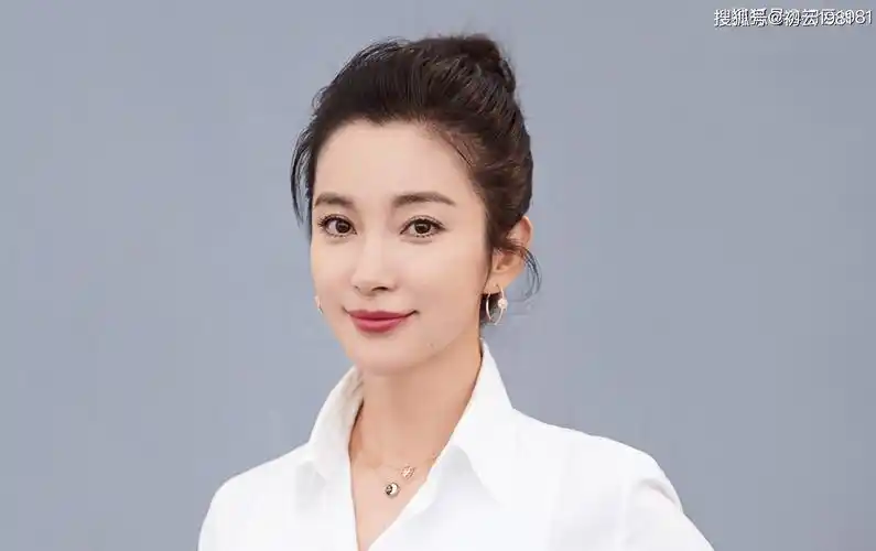 首先,谈及李冰冰的颜值,简直是毫无瑕疵.