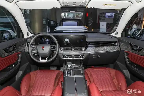 红旗hs5将细节落到实处,将高品质从外观延伸到双色内饰.