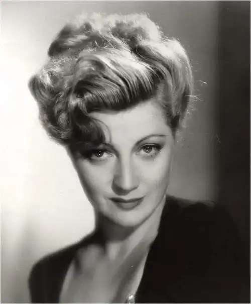 在1972年,年仅19岁的玛利亚·施耐德在拍摄《巴黎最后的探戈》期间