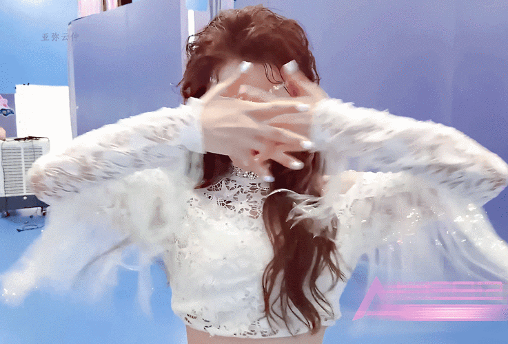 美女落泪就是姜贞羽这样吧