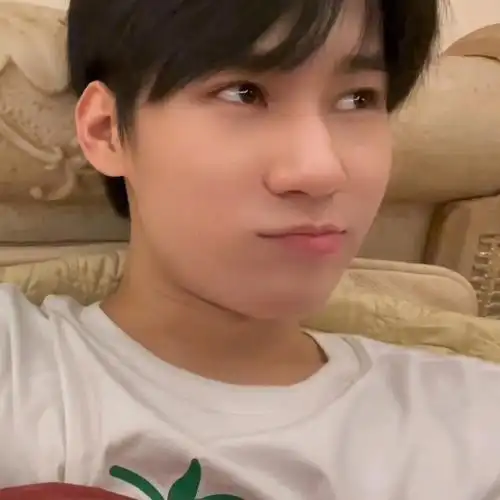 张真源你这么可爱真的会被我狠狠亲的