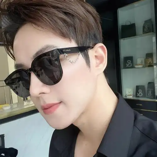 帅哥美女都来这儿  #显脸小的墨镜  #无墨镜不出门  #开车戴的墨镜