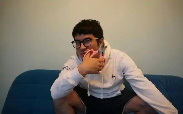 在国产动漫圈子里《刺客伍六七》这部动漫的导演何小疯肯定要算一个"