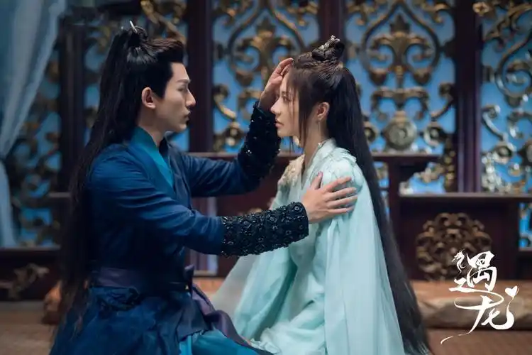 遇龙单纯看剧情不错可惜整体质感太差劝退太多观众