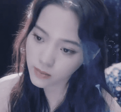 欧阳娜娜穿星河入梦抹胸裙 演奏大提琴优雅又迷人