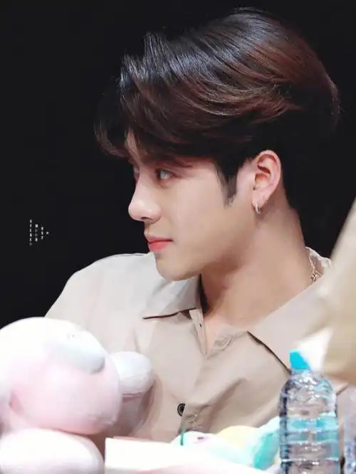 王嘉尔丨这侧脸绝了78505151785051