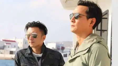 当38岁谢霆锋同框44岁吴彦祖,相差6岁的颜值差距会有多大?