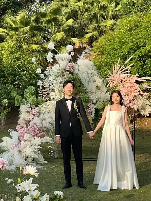 厦门王俊凯与厦门关晓彤的婚礼粉白色