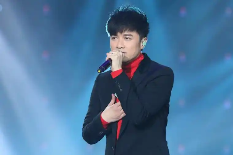 古巨基:她以经纪人身份陪我22年,52岁为我高龄产子,能不爱吗?