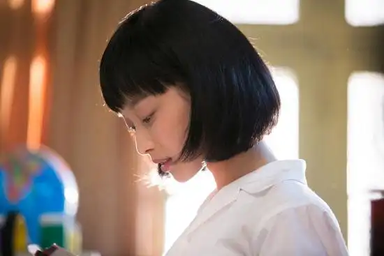 《匆匆那年》倪妮白衣黑裙清新纯真