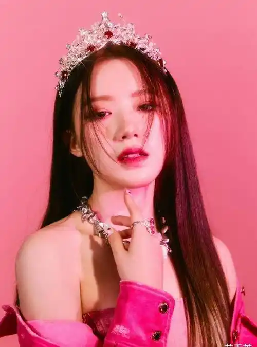 曲都要全部参与创作,从最开始的田小娟,到如今的宋雨琦和minnie的参与