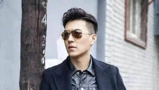 靳东用杨绛名言安慰自己,前女友调侃装b到此为止_周扬_张嘉译_朱军