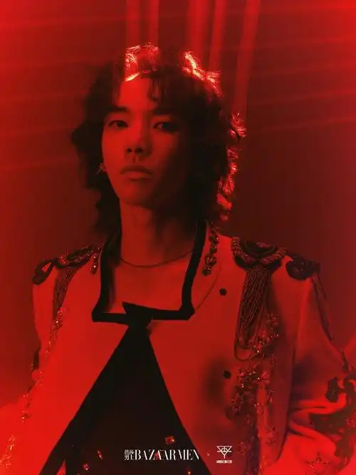 华晨宇超话  红红的,帅帅的,酷酷的,飒飒的90@华晨宇yu    #华晨宇