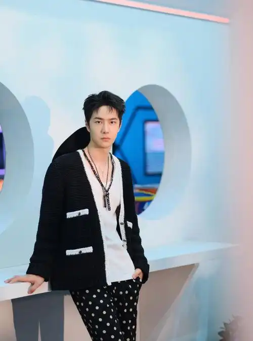 王一博 不是因为工作太累导致身体不适