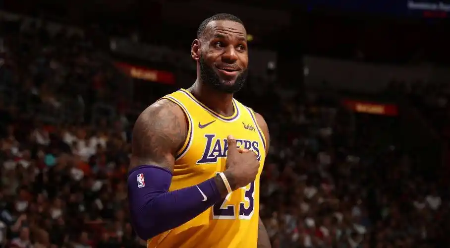 nba 03黄金一代有哪些人(03黄金一代10大球星:现役还剩3人,詹姆斯仍在