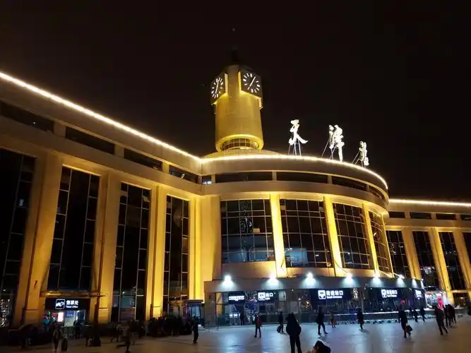 天津站夜景