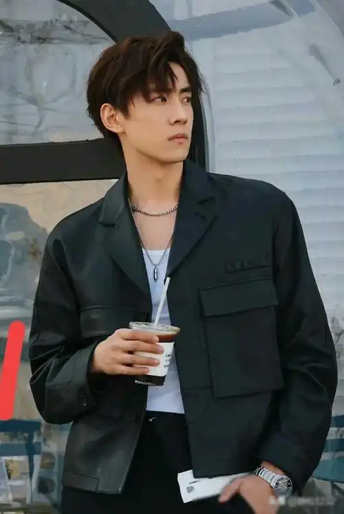 第四名:《盛势》——龚俊与徐峰的热血兄弟情在这部讲述退伍特种兵与